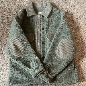 Zara women’s Sherpa Jacket with Corduroy size XS. Good condition.